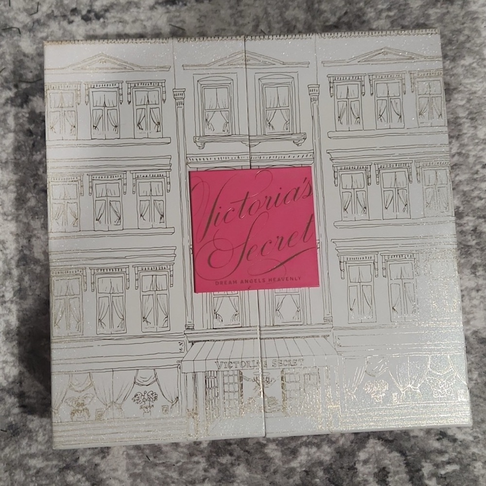 Victoria's Secret Pink and Gold Jewelry Organizer